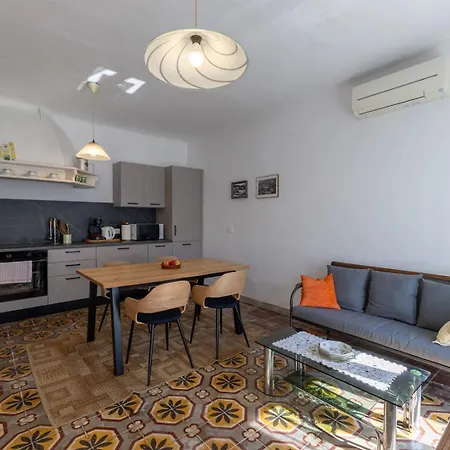 Apartment Mare - Beachfront *