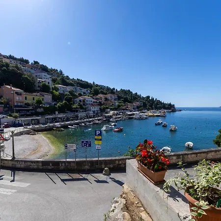 Mare - Beachfront Apartment *