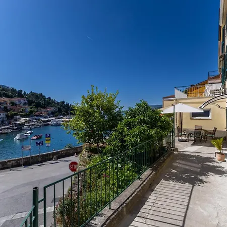 Apartment Mare - Beachfront *