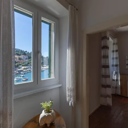 Mare - Beachfront Apartamento *