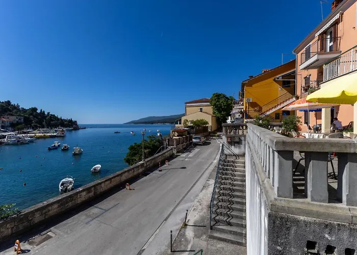 Mare - Beachfront Apartment Rabac